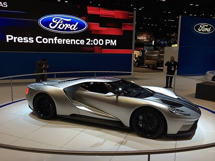 The new Ford GT looks in Liquid Silver